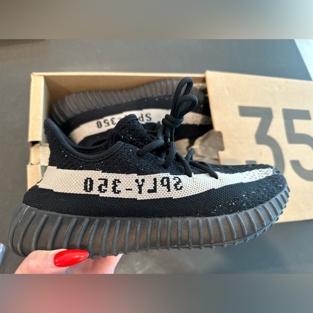 Adidas Yeezy Boost 350 Oreo - men’s 5/women’s 6.5-7